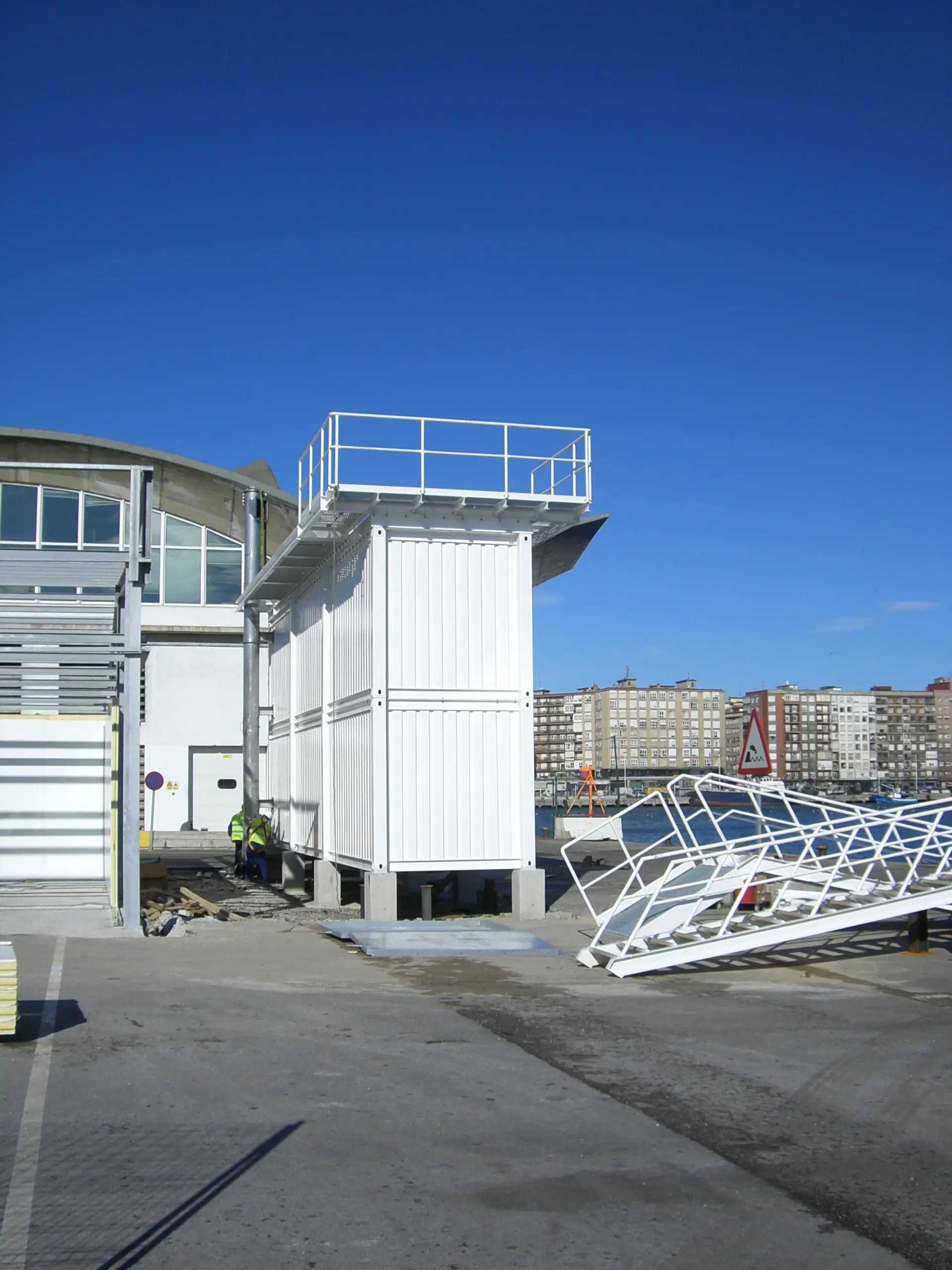 Fabricación de silos contenerizados de hielo en acero, realizados por empresa de calderería industrial en el País Vasco